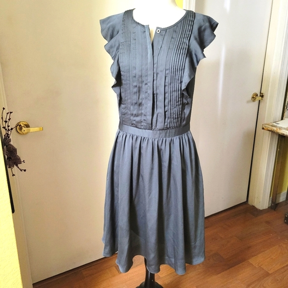 NEW Banana Republic Pintuck Flutter Sleeve Dress Grey size 6 Tall - Picture 1 of 15